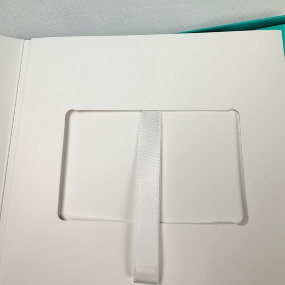 Iconic Tiffany & Co. Cardboard Gift Box - Picture 11 of 11